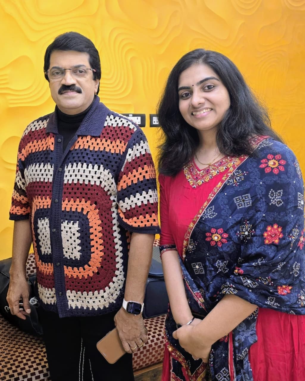 Sarvasri Sukesh with renowned playback singer M. G. Sreekumar